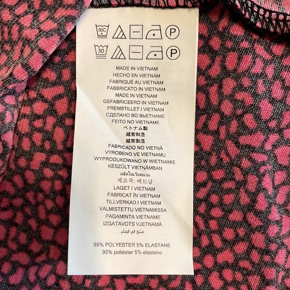 MICHAEL Michael Kors sleeveless ruffle black/red patterned blouse, EUC, sz M - Picture 4 of 6